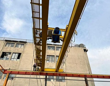 نقش چرخ‌ ها و ریل‌ ها در عملکرد جرثقیل مرکزی و افزایش طول عمر آن