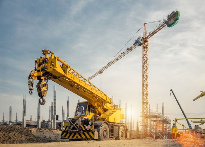 راهنمای انتخاب جرثقیل سنگین برای پروژه های صنعتی در اراک